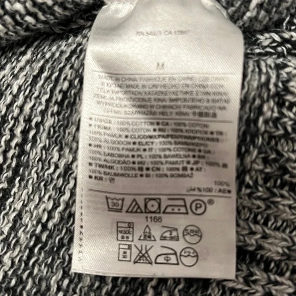 Banana Republic Men's Black and White Zip-Up Sweater - Picture 4 of 5